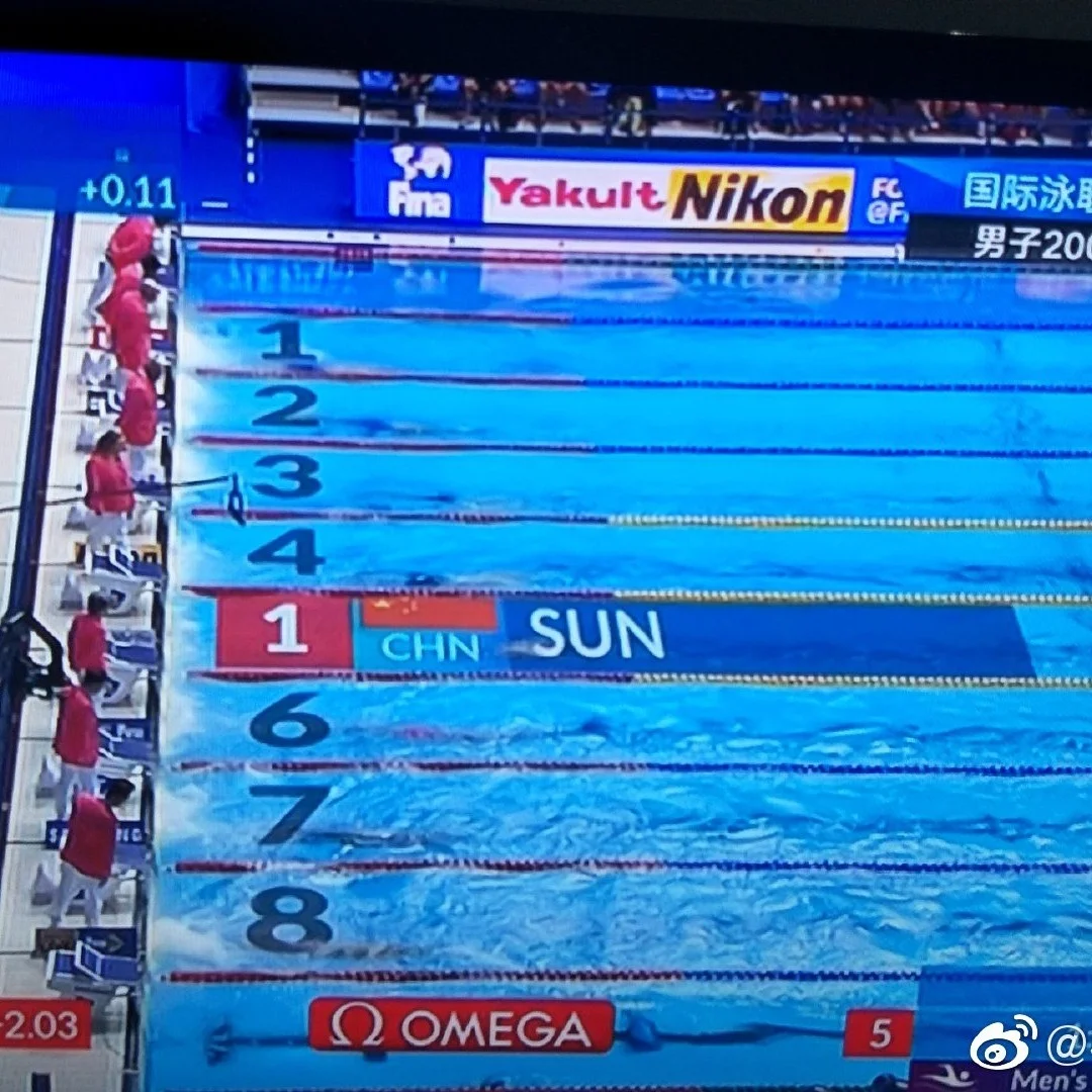 立陶宛游泳选手一路领先，勇夺金牌